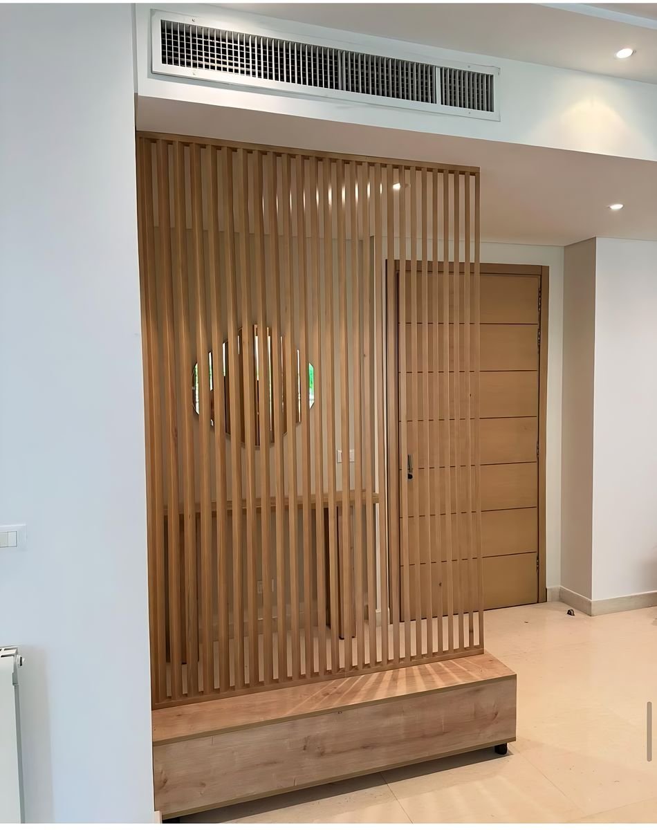 Slatted oak divider with a bench seat